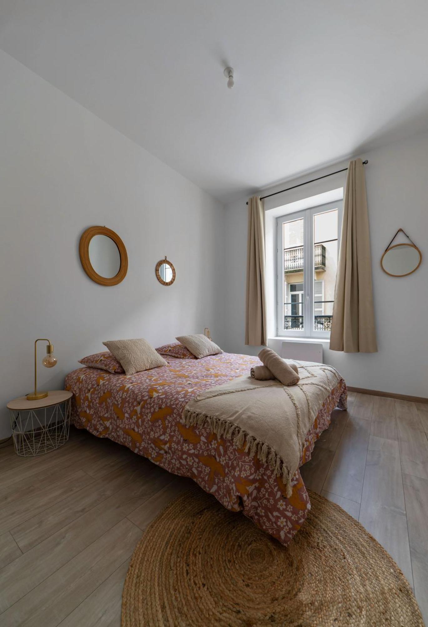 Le Ravy - Appartement Design, 2 Chambres, Centre Ville Vichy Eksteriør bilde